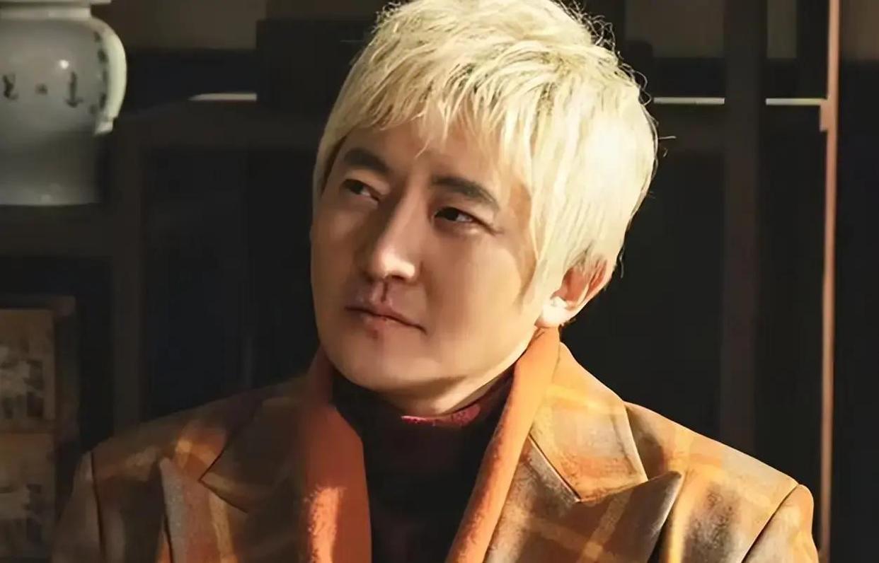 谁能想到，一部叫《老舅》的年代轻喜剧，竟然能在第20集把我看得眼泪哗哗，心揪到嗓