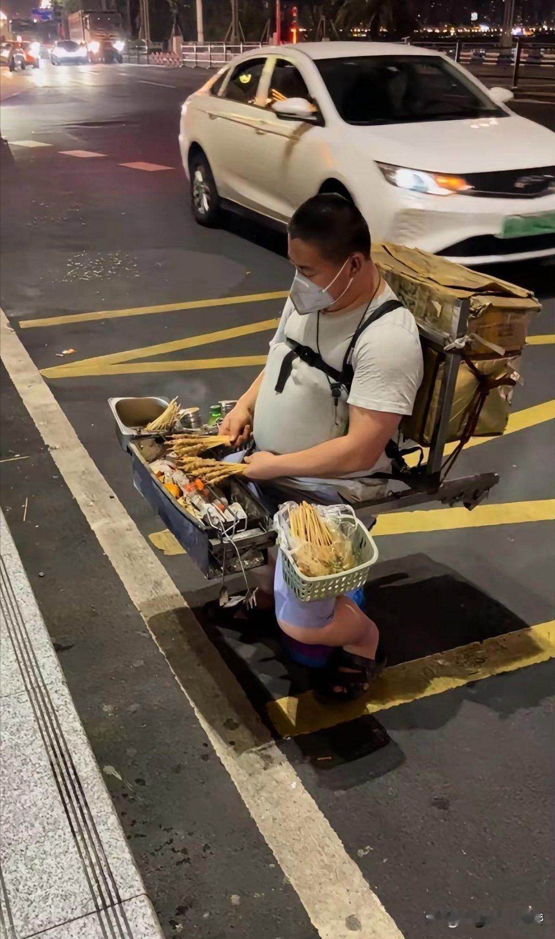 这样的人，就算天塌了，也能找缝隙生存。强者从不抱怨环境。强者无敌平凡人