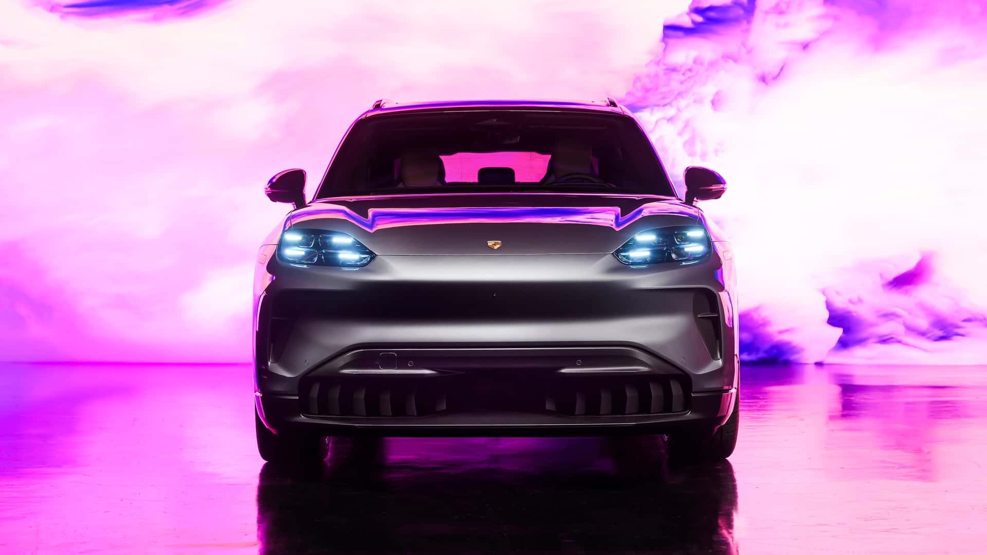 保时捷卡宴电动版官图，内饰挺好，外观侧面挺好，其他就那样吧。接下来类似这车的，可