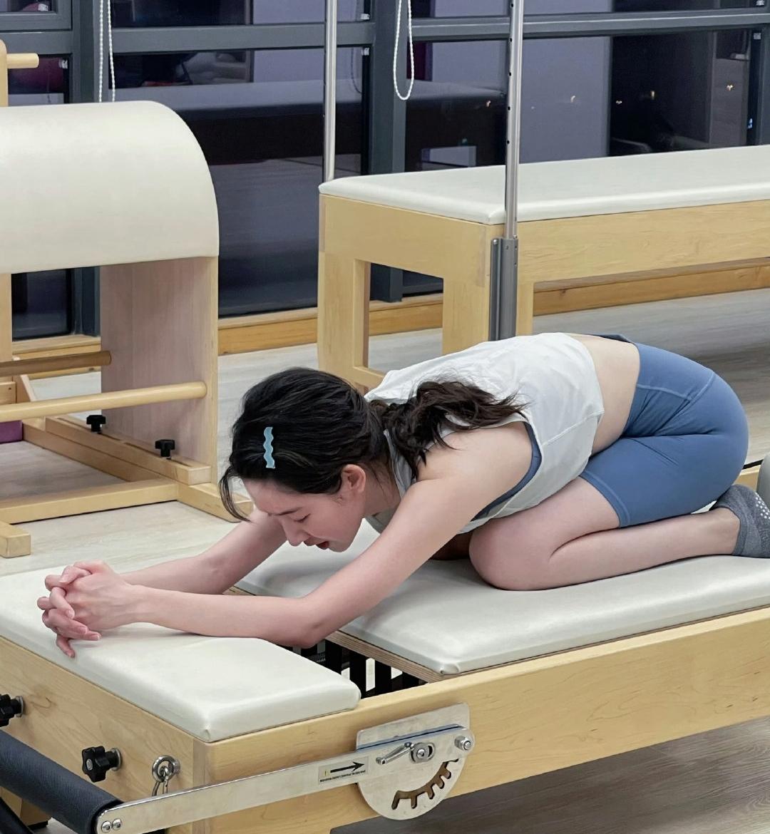 女明星为了保持身材也是下了大苦功夫的，看了一组王玉雯的健身照片。本来她这个体格