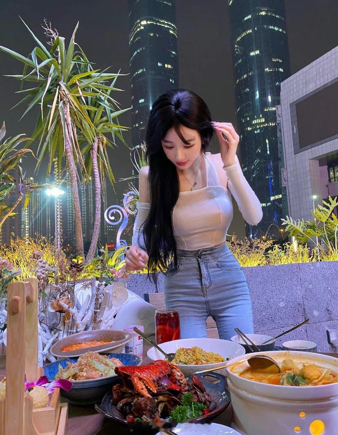 来自上海静安区，摩羯座