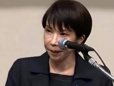 高市早苗没想到，自己有意降级中日关系，演得挺卖力，结果中方却不为所动。高