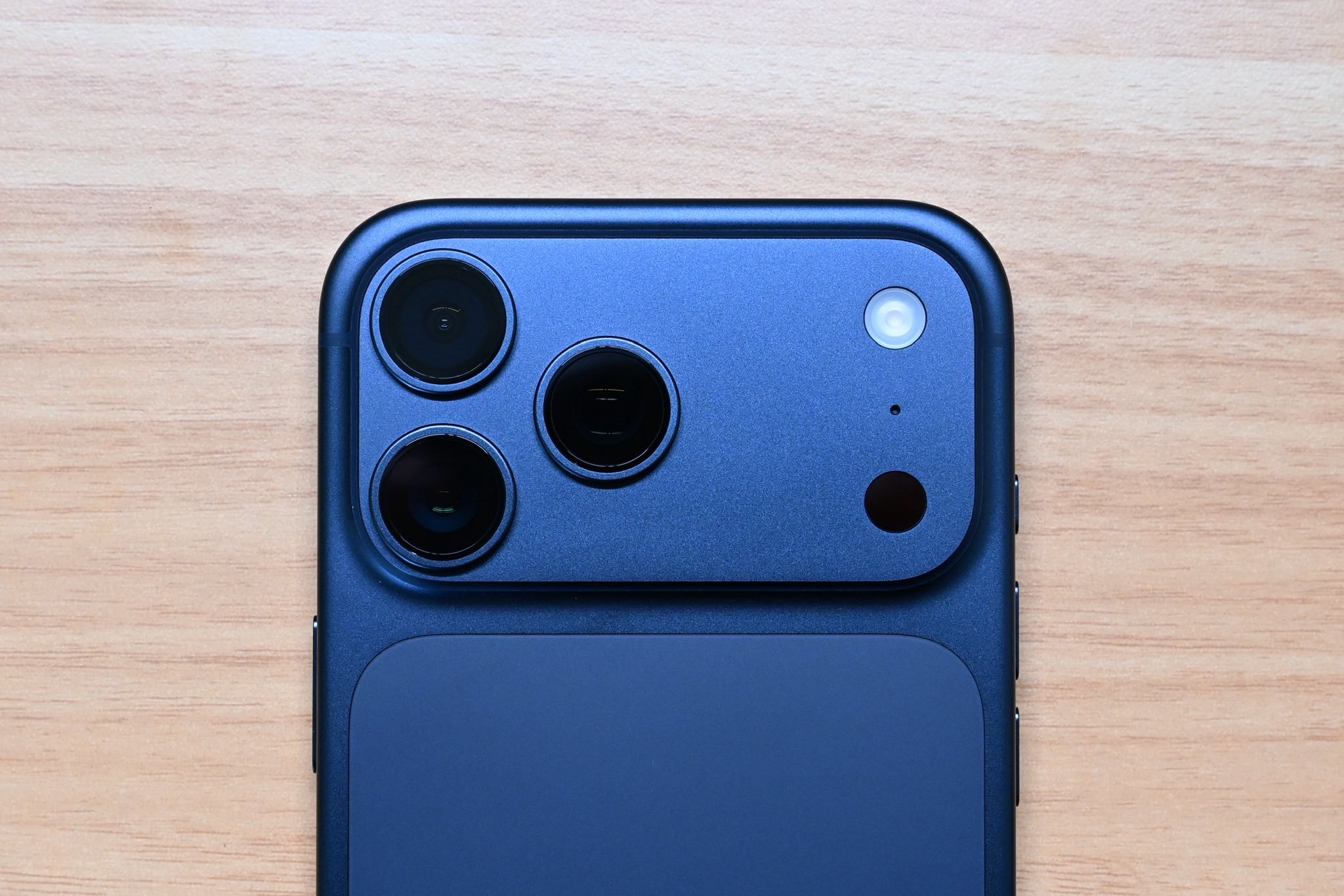 我要再强调一遍蓝色真的不丑。