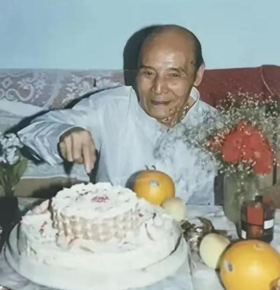 1954年秋天，上海市公安局情报主任胡均鹤接到去北京开会的通知，刚进公安部大门，