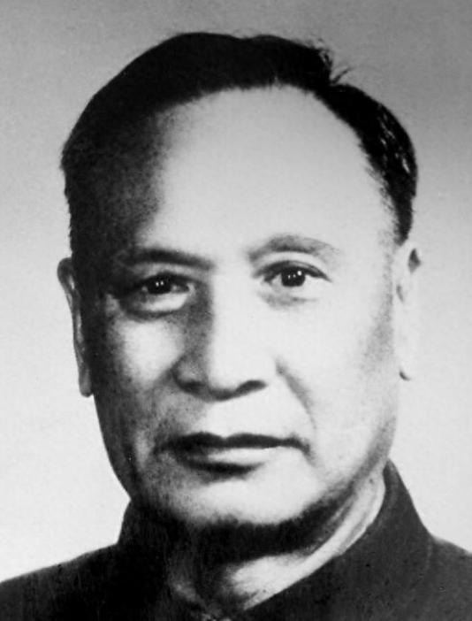 1949年蒋介石下密杀令，卢汉盯着电报发愁，突然管家喊了一句：“谁挂的字画反了，