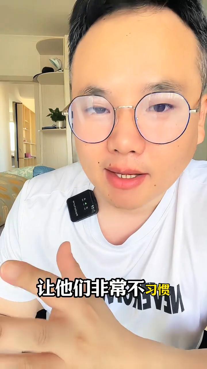 现在用的智能手机下方都没有导航键了，全部变成了手势操作。这对于家里年龄偏大一点的
