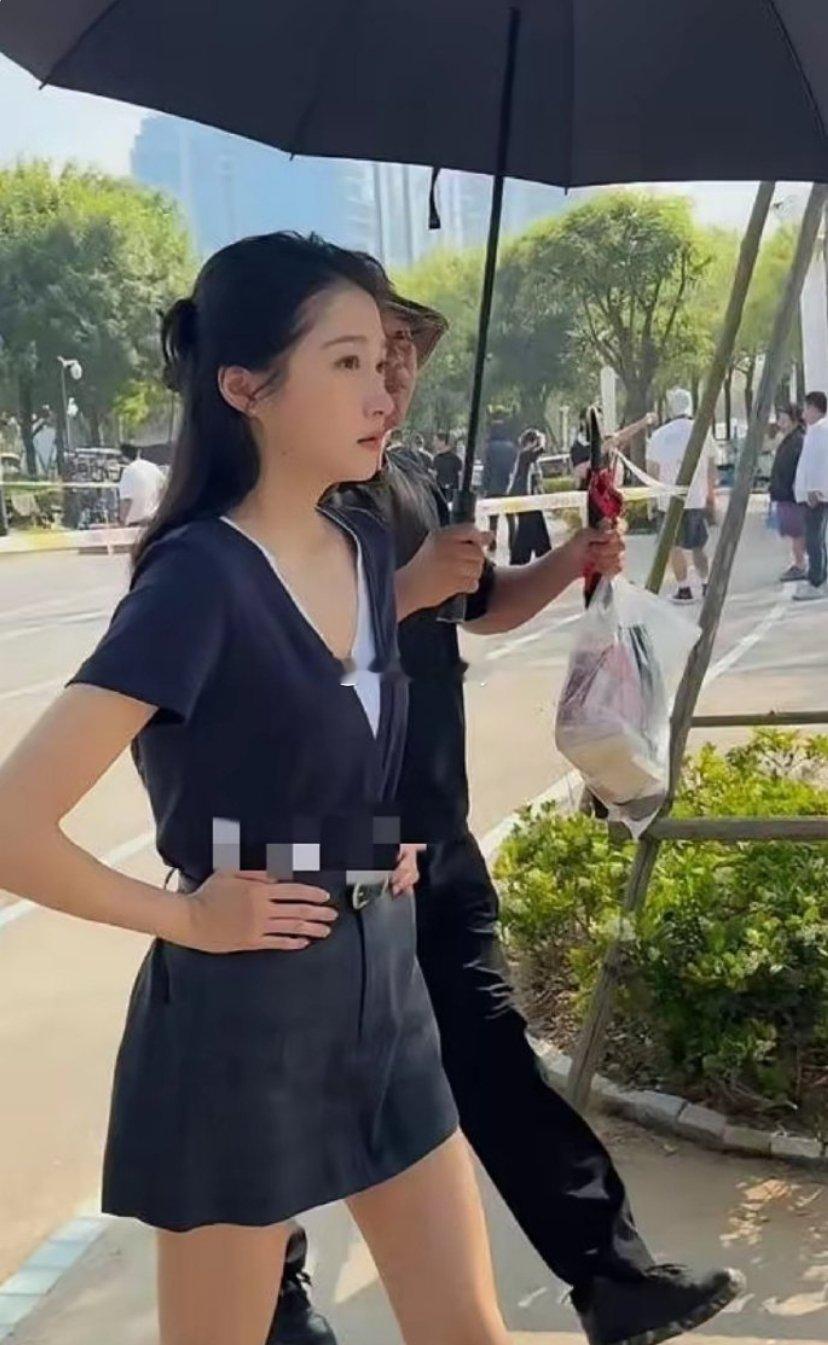 关晓彤，为了新戏瘦脱相，感觉有点过于拼命了