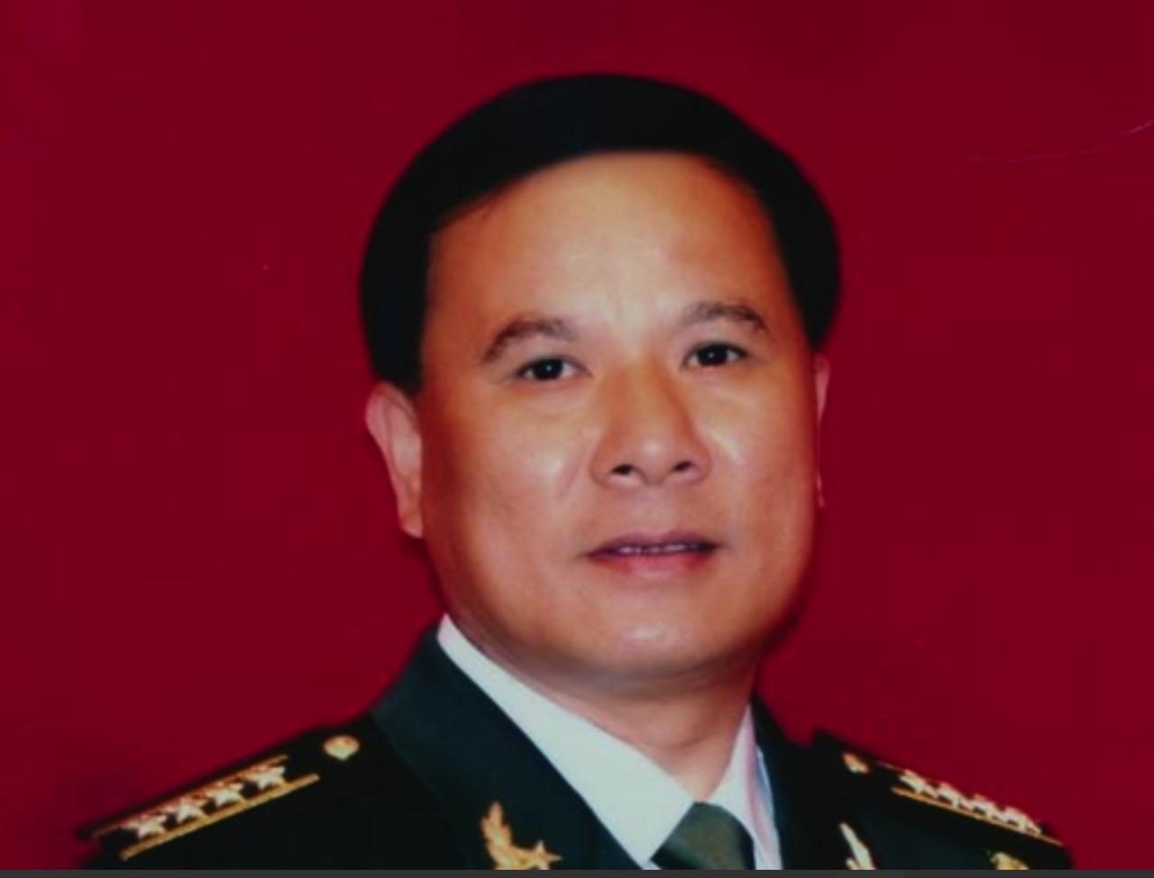1979年，越南边境。一人穿我军军装靠近。班长黄招强喝问：“口令！”对方不答。他