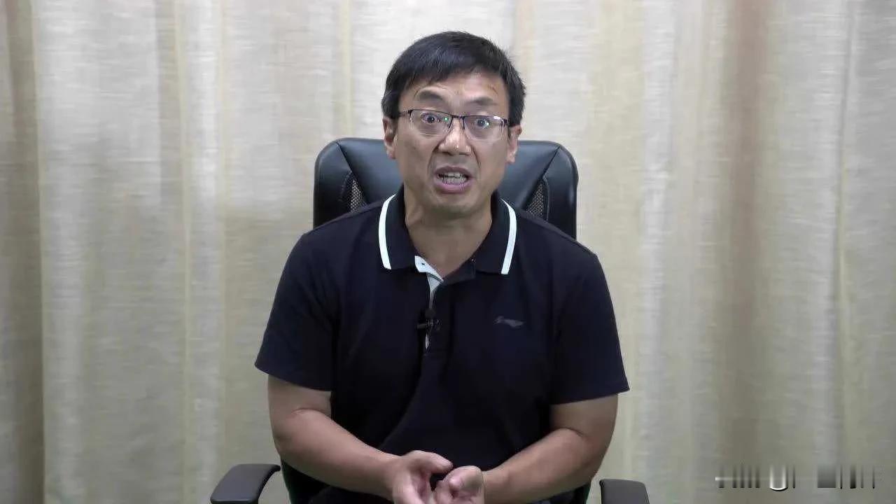 我想问问汤家凤，你这么恨英语，你孩子学英语了吗？你回答，我很爱国，我孩子没在美国