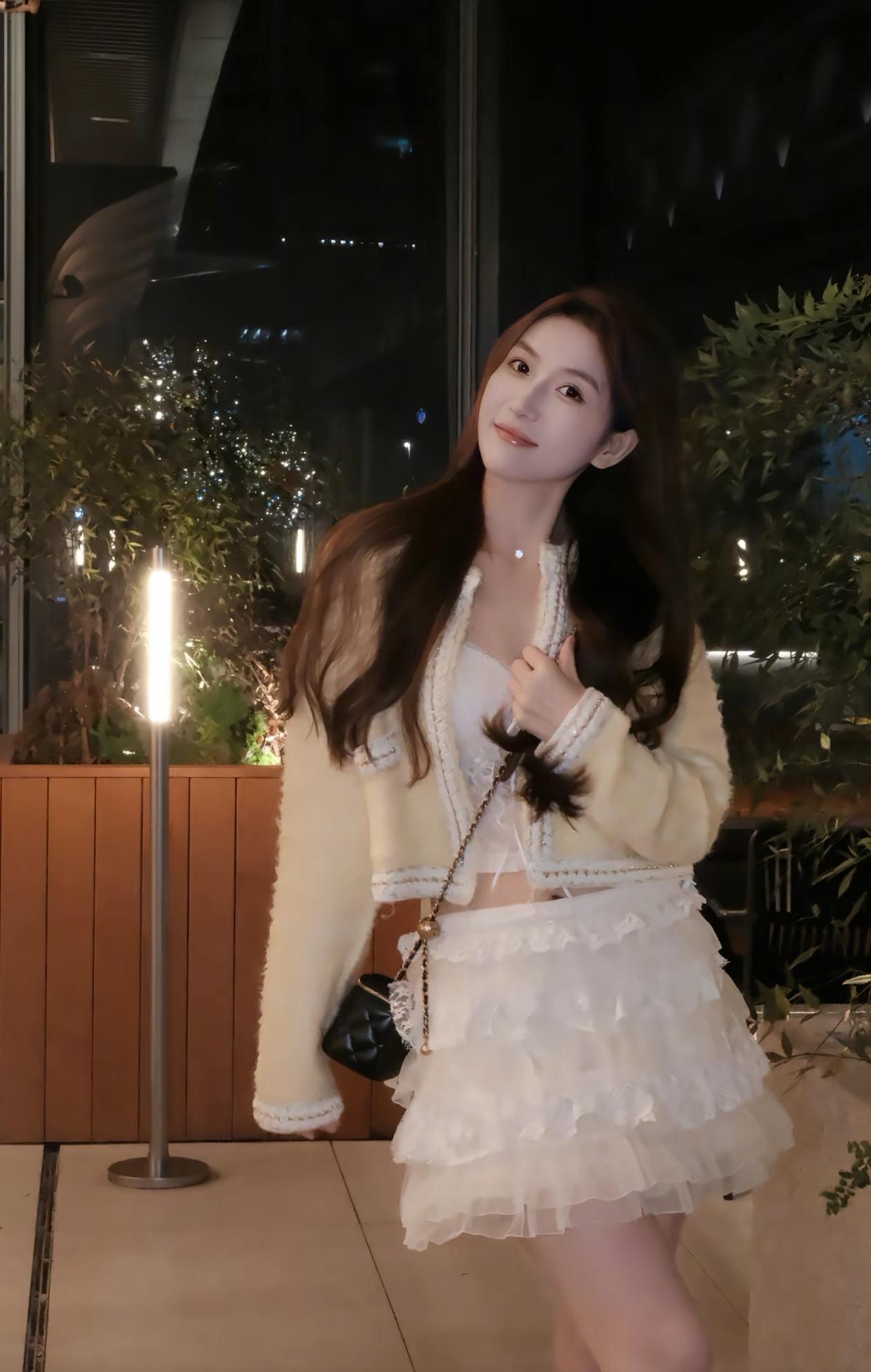 夜晚的浪漫穿搭，甜美与优雅的完美结合🌟✨