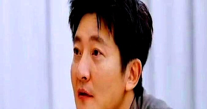 郭京飞节目里连名带姓喊何炅，弹幕当场炸了，全在骂他不尊重人。结果郭京飞直接交底：他和陈靖可半夜招呼都