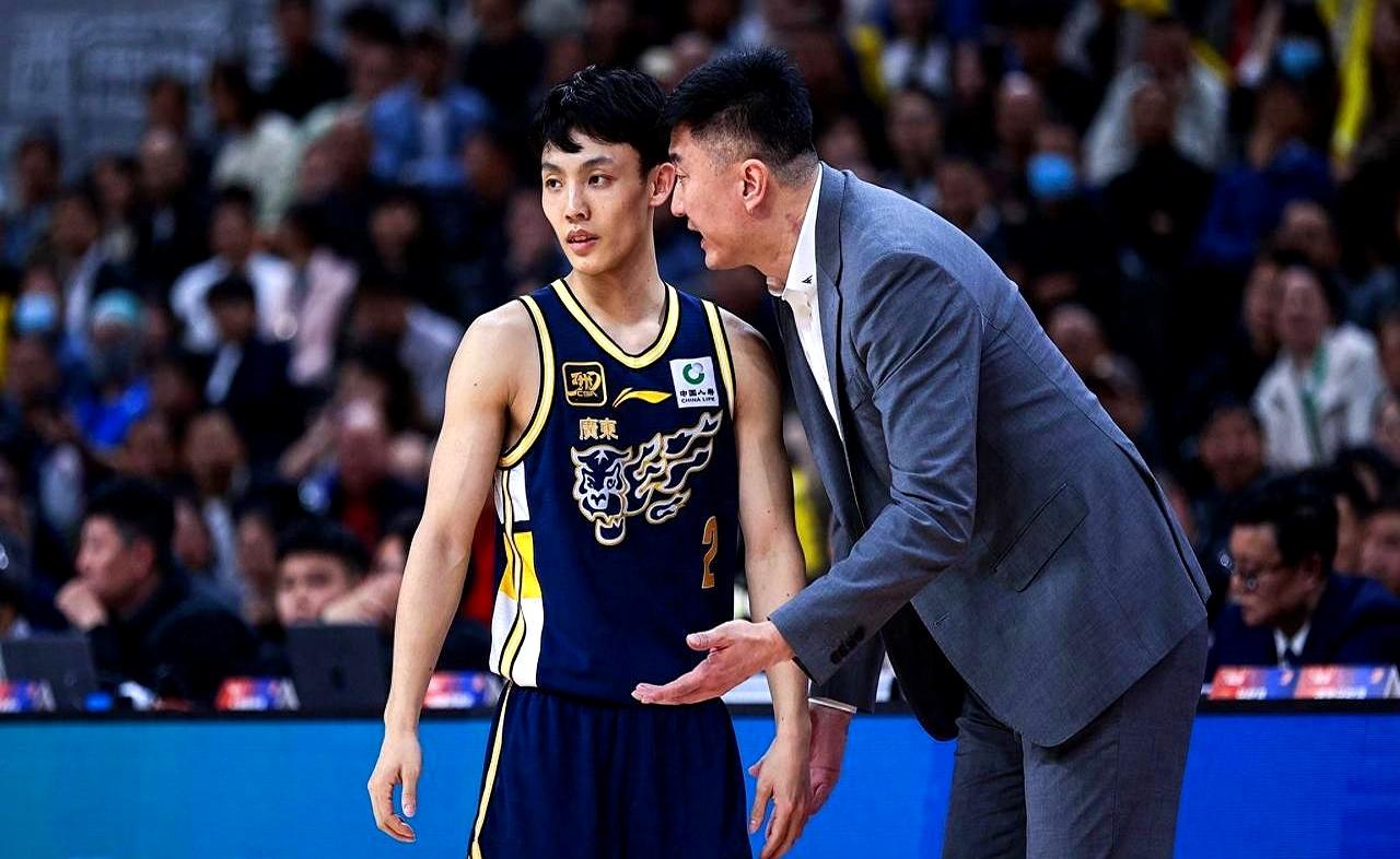前男篮队长周鹏直播里替徐杰喊冤，说他能力大家都看得见，全运会场均16.3分的表现