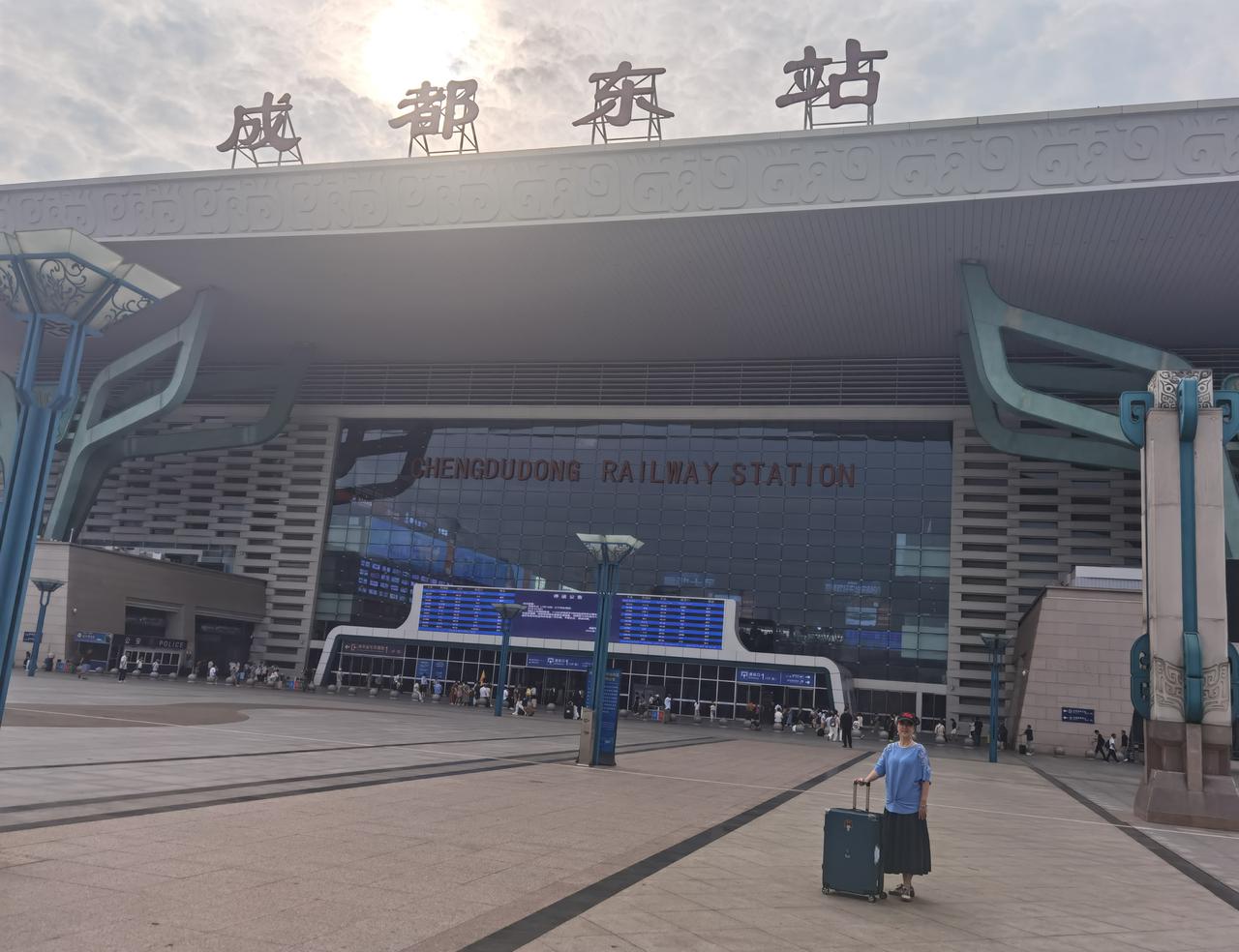 远离成都酷暑难耐奔赴曲靖清凉一夏昨天上午我们从成都东站啟程，赴云南曲靖避暑
