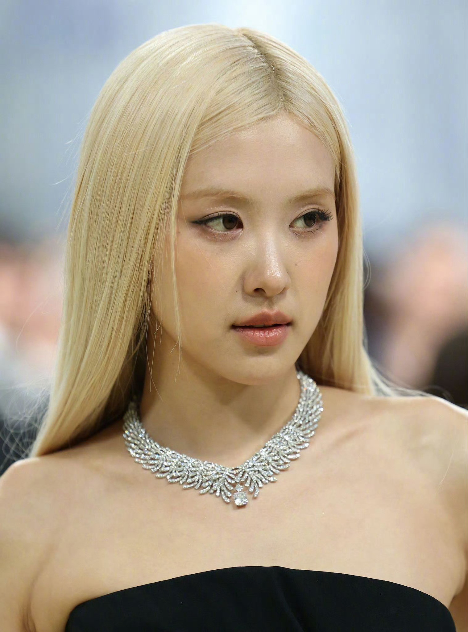 朴彩英Rosé🖤2026metgala造型