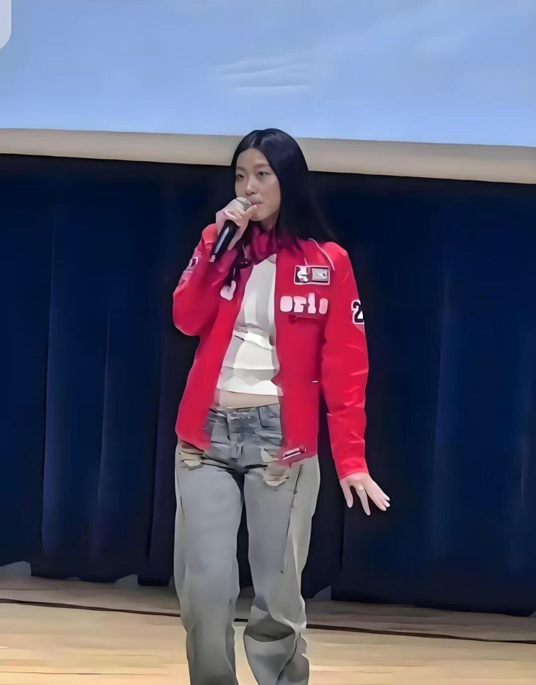 陈奕迅的女儿出道了，￼￼不少网友直言撞脸刘亦菲。