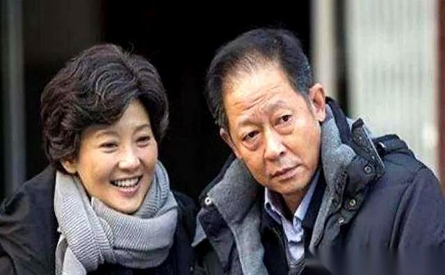 翻开90年代的京圈旧账，最干脆利落的一场分手，连一句台词都没有。男方趁着女友不