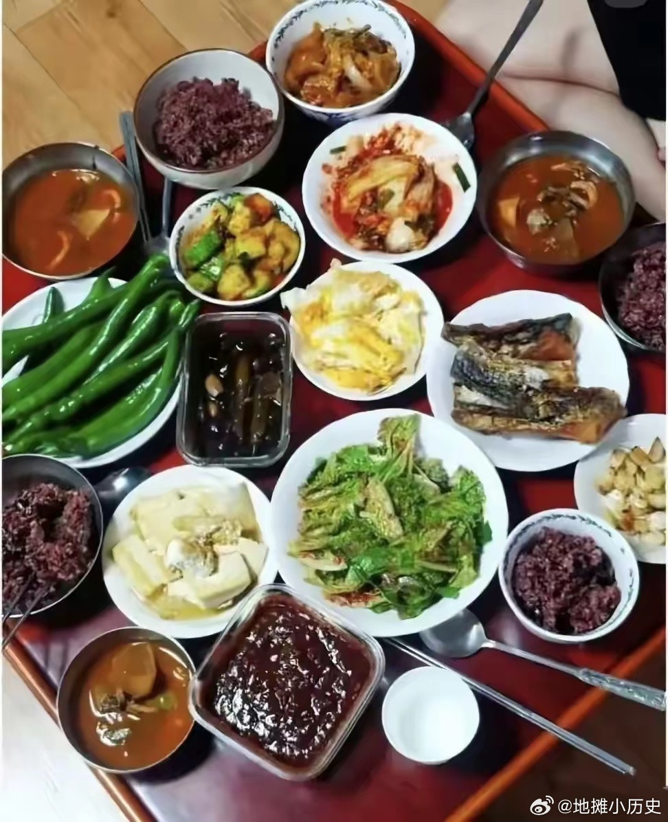 远嫁韩国的中国女子发了个朋友圈:“韩国婆婆给她准备的精美午餐，幸福感满满。”