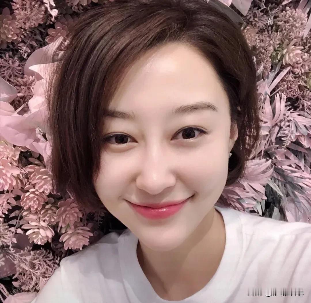 女演员投资失败，从800平豪宅搬进80平出租屋。看完心里挺不是滋味的。不