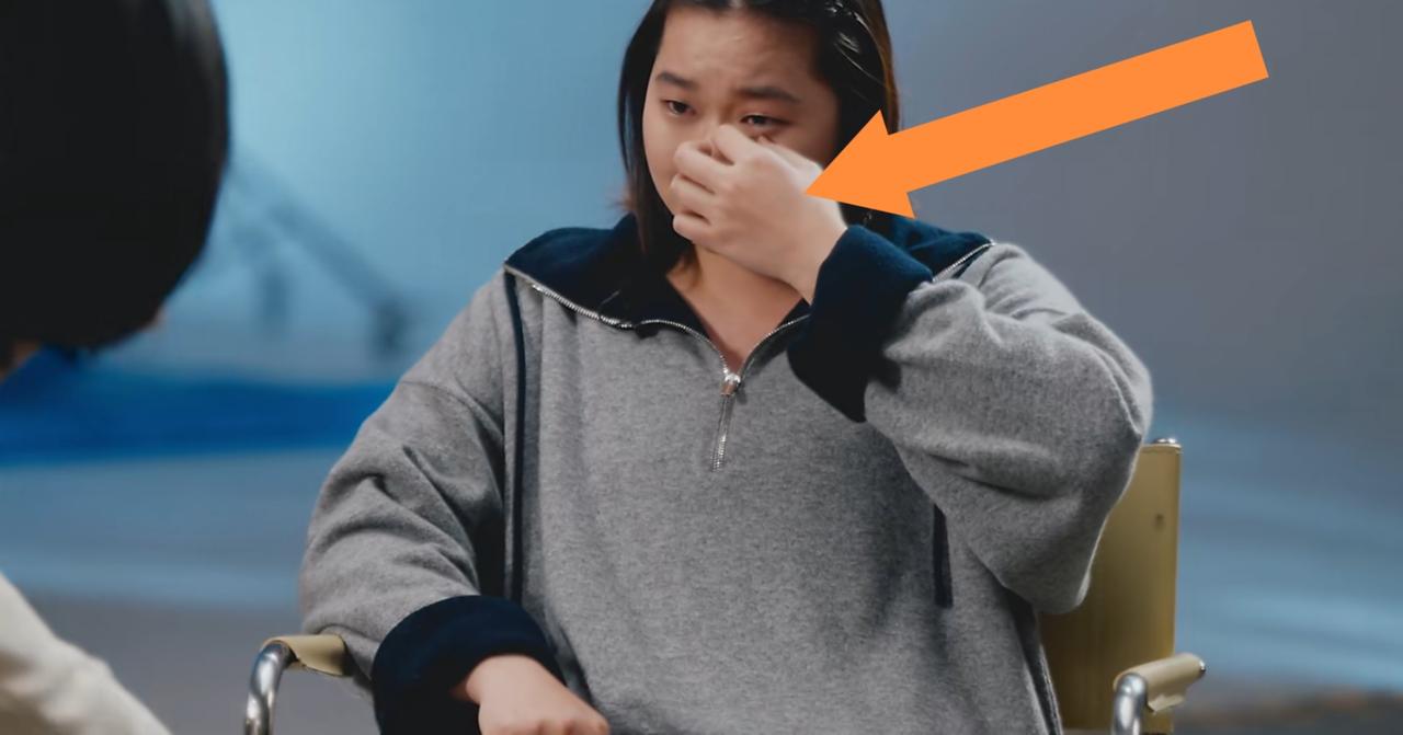 全红婵采访途中谈及此事，泪流不止，不得不中断采访。全红婵强调当下最大的压