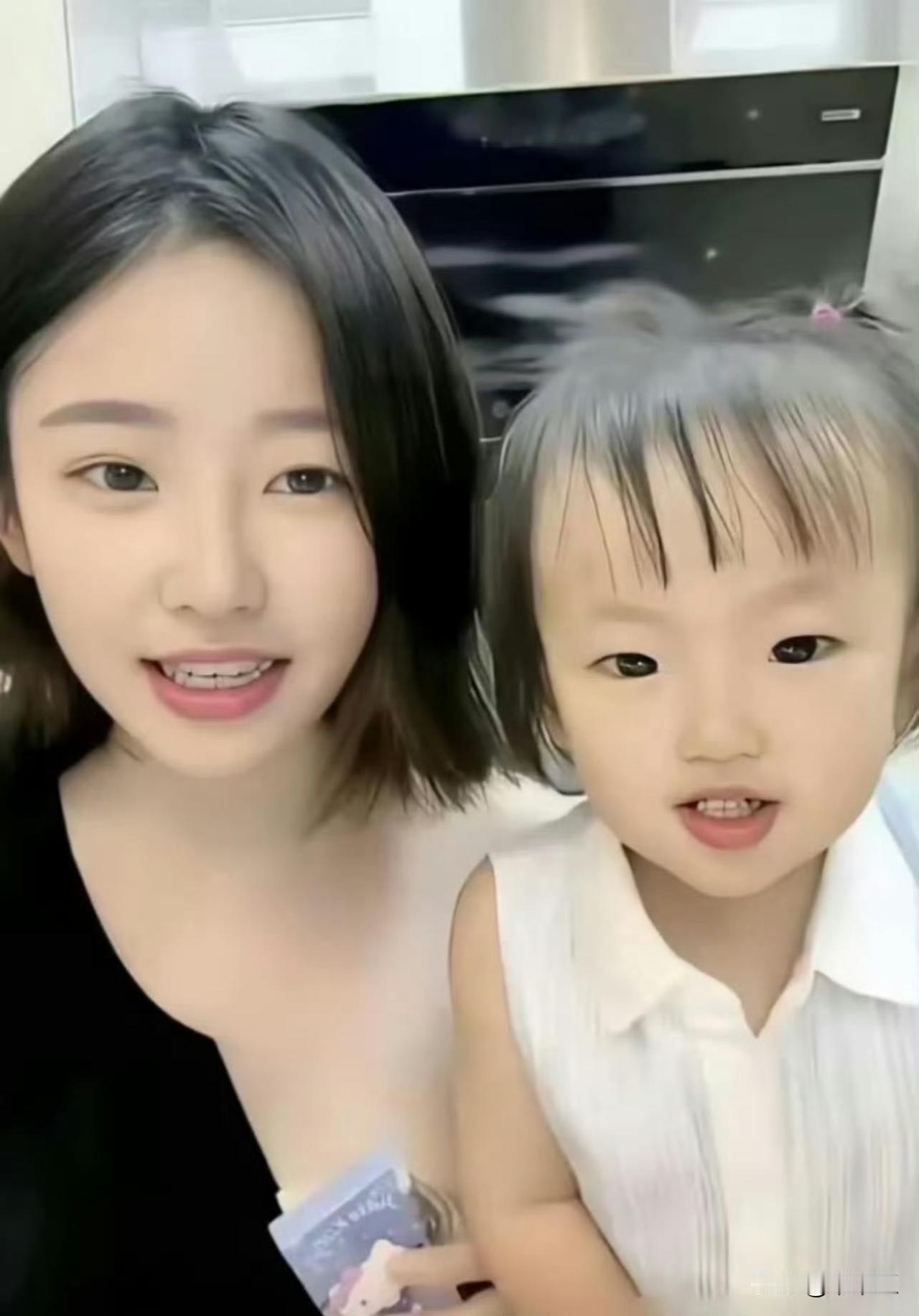 最近黄一鸣直播说，不打算带女儿闪闪跟王思聪做亲子鉴定了。她自己辩解：不是我心