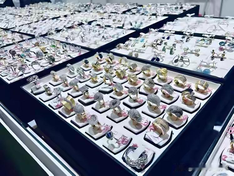 钻石怎么突然就跌落神坛？这事也就是这几年的情况！钻石的热度突然急转直下！