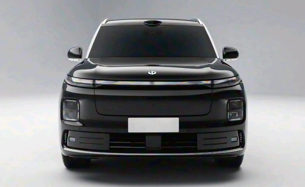 光看侧面我还以为是问界M9，确实非常的类似！该新车叫做零跑D19，也是一款大6