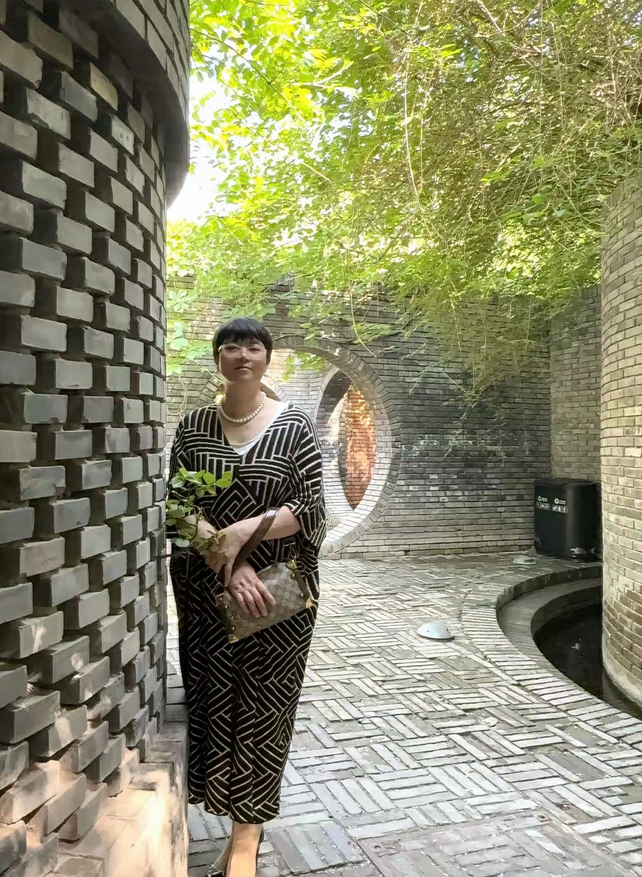 真应该出去找工作，不能就歇了