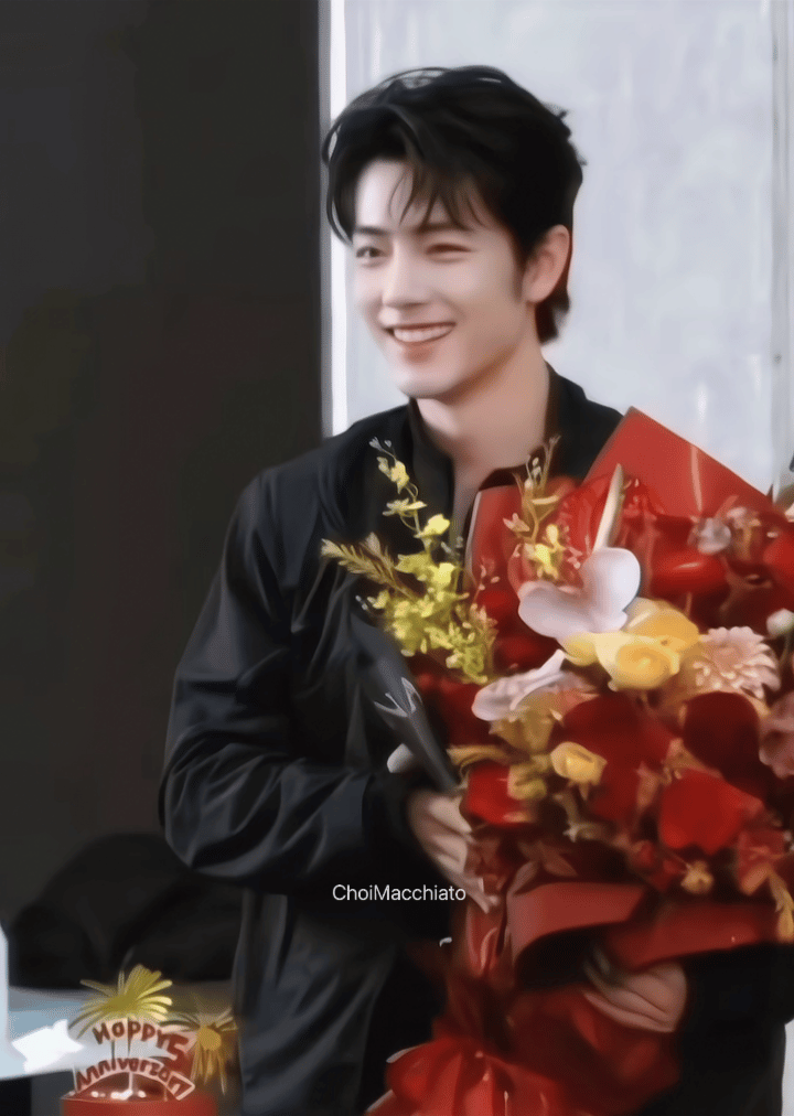 李宁高规格欢迎唯一全球代言人肖战续约，一起继续走花路！好明媚治愈的笑容！！