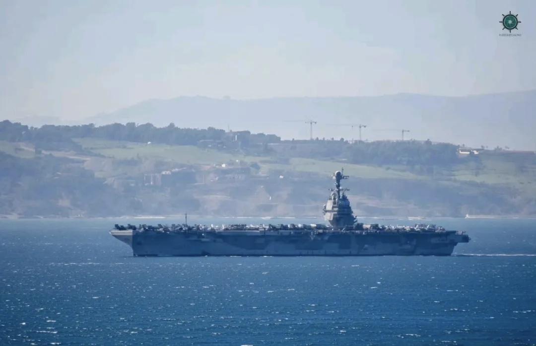 2月27日，据美国媒体报道，近日，“福特”号航母上不少舰员在社交媒体发视频、照片