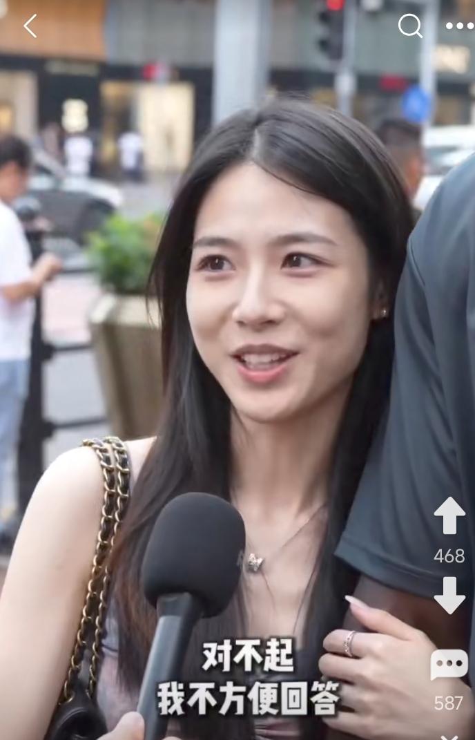 街头采访中非恋。