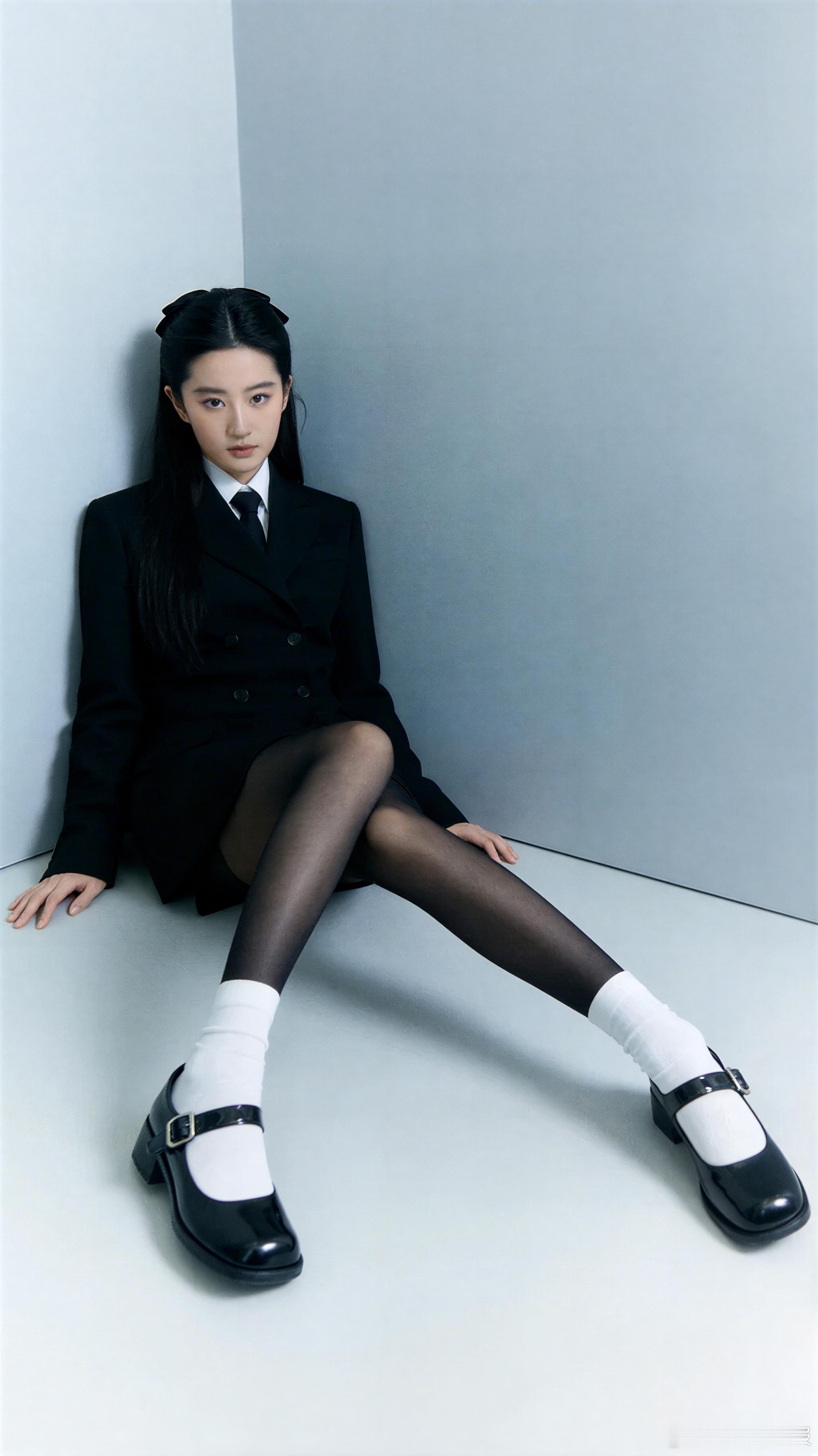 黑丝美腿白袜，这你受得了吗？