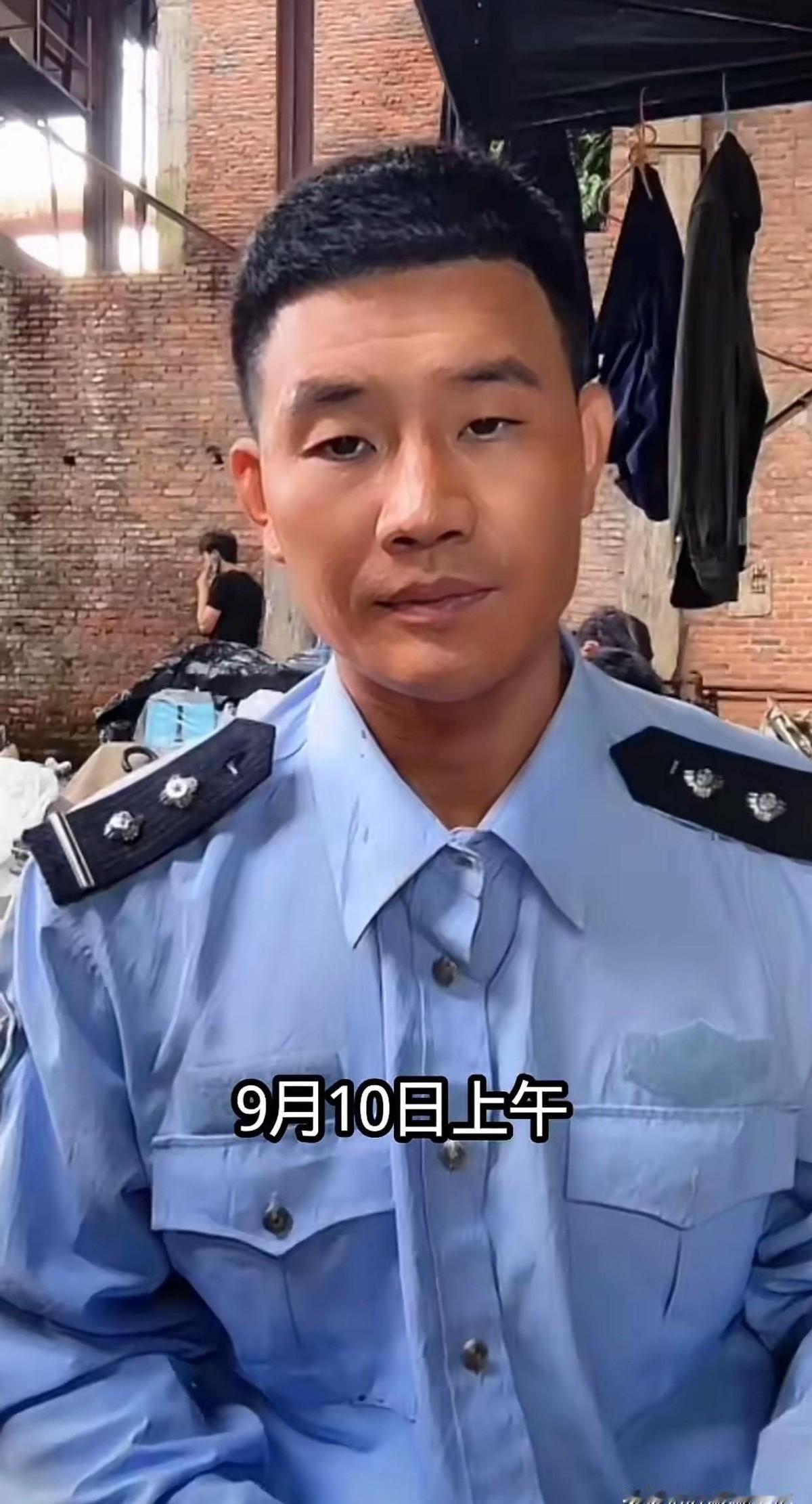 “嘎子”谢孟伟这回是真把自己“嘎”了。他卖的手机号称12G运行内存，512G存