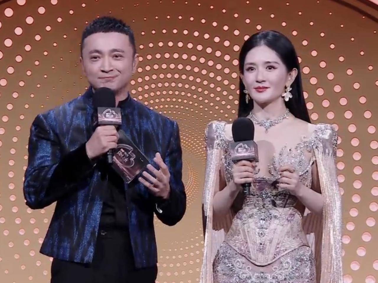 果然一颗老鼠屎会毁了一锅粥，不信你看看谢娜。今晚微博之夜由谢娜、尼格买提、蓝羽、