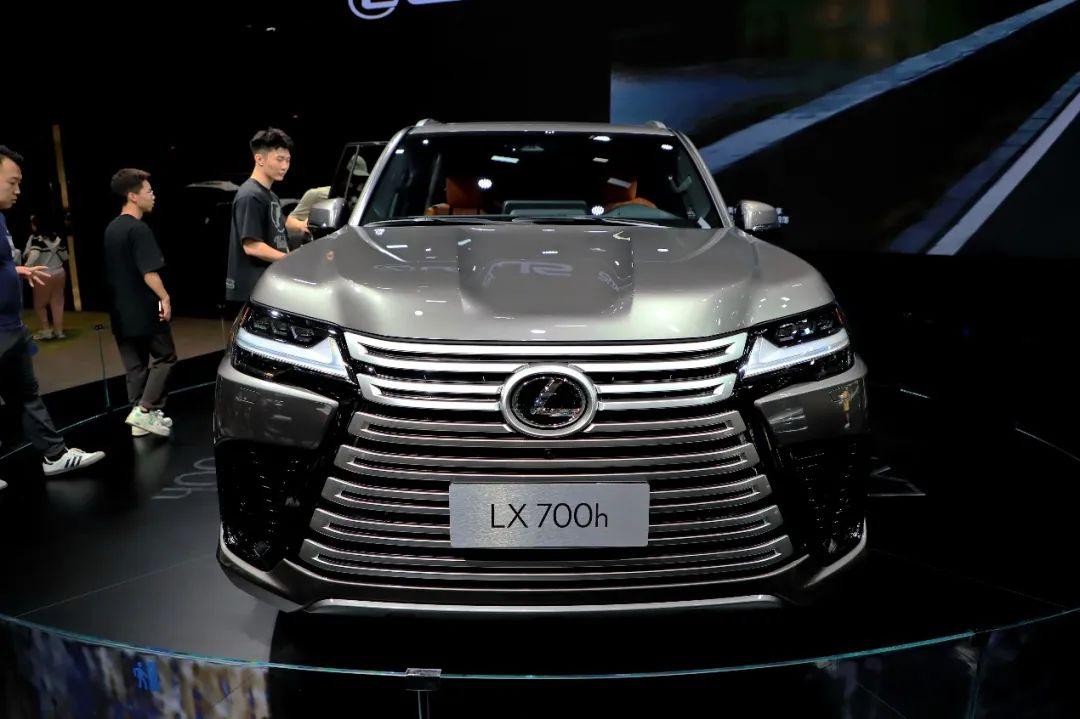 新款雷克萨斯LX700h亮相广州车展
