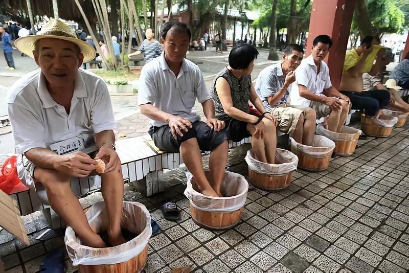 身体好不好，看“怕冷程度”就知道！别人穿单衣你裹成熊，别总怪自己老了，这是身体