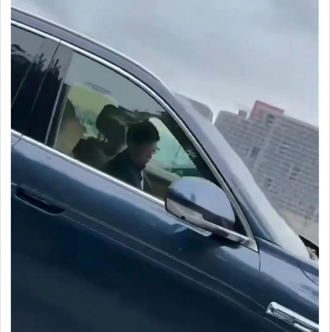 就网传的余承东开着问界M8打盹这个事情，我说三点：1.既然这个视频能够流出