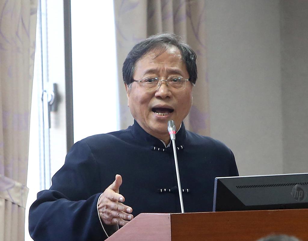 大法官在人数不足的情况下重启当局法庭，并宣告《宪诉法》修正案违法，另外3位大法官