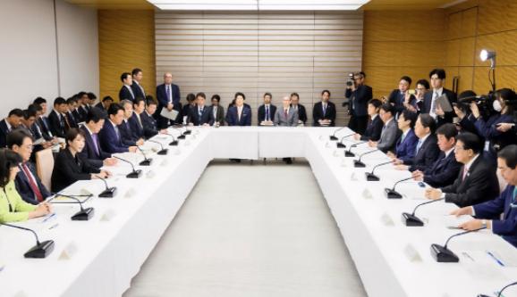 对峙僵局被日本主动打破！日方刚下调对华关系定位，刻意拉开双方距离。本以为中方会