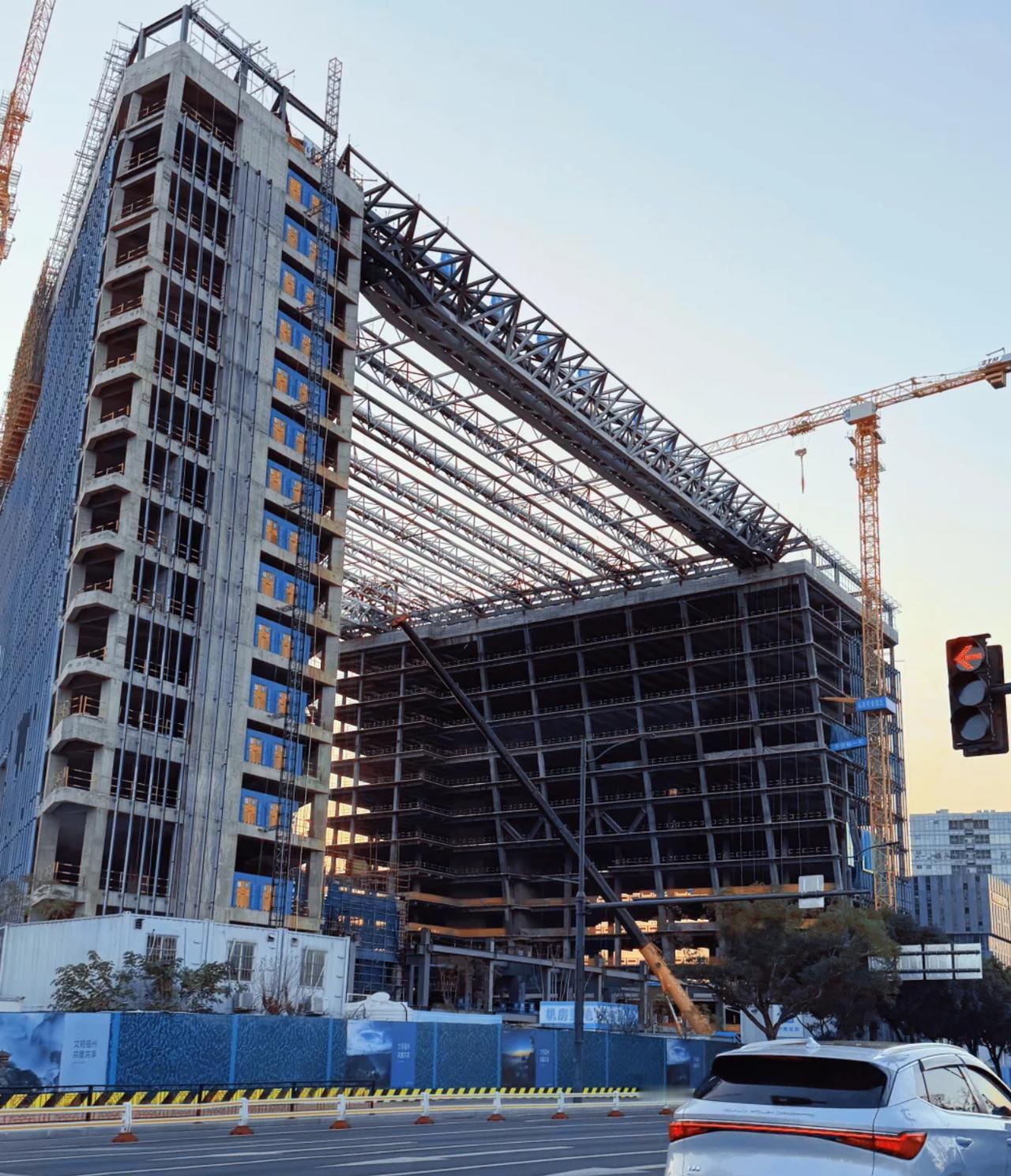 据悉，福州厦航广场的酒店已经开始进场装修，不知道会是哪家酒店品牌呢？[狗头]