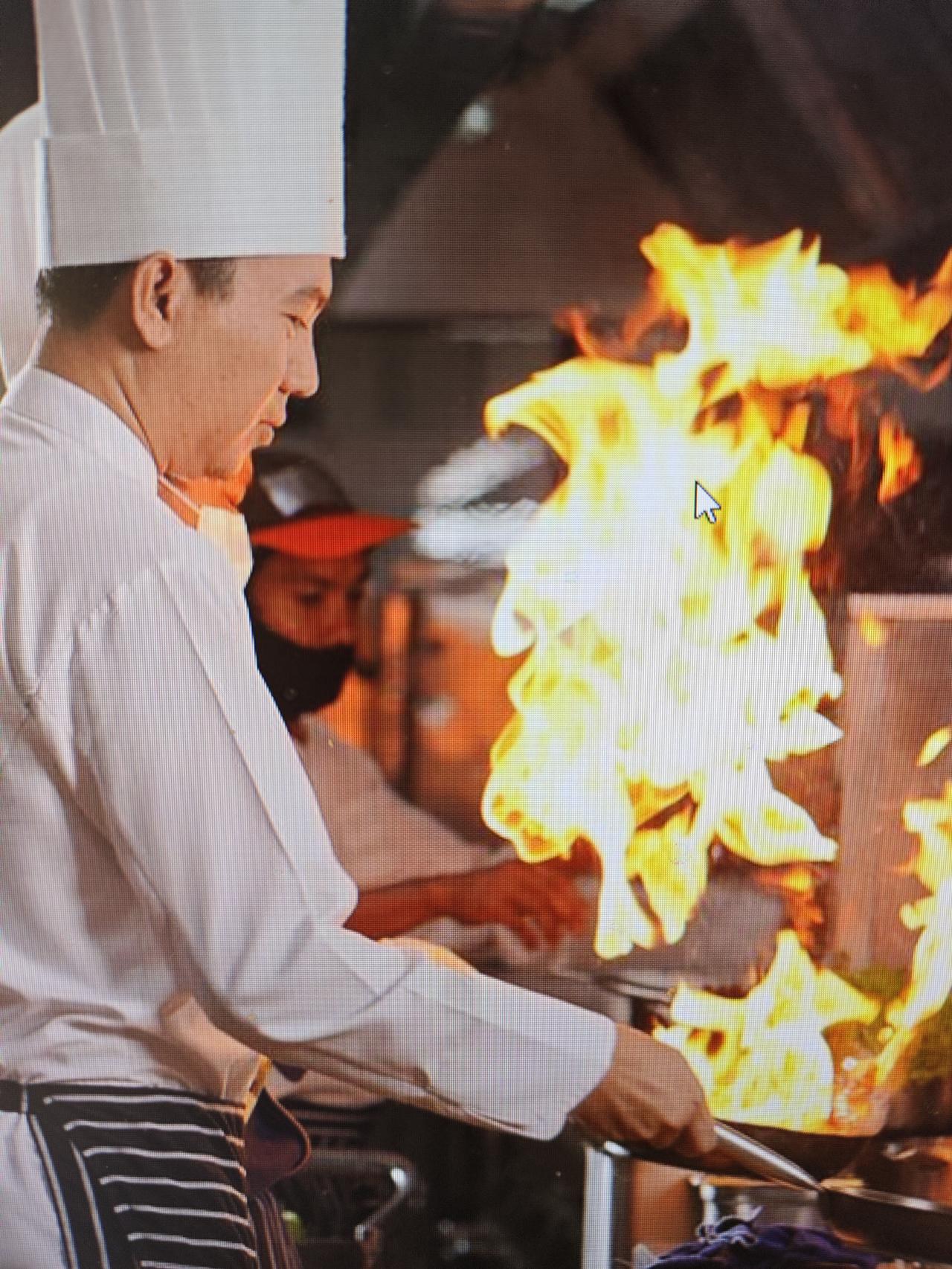 为啥遮挡“拒绝预制”有网友爆料，著名餐饮连锁企业某茶，遮挡了“拒绝预制”的标