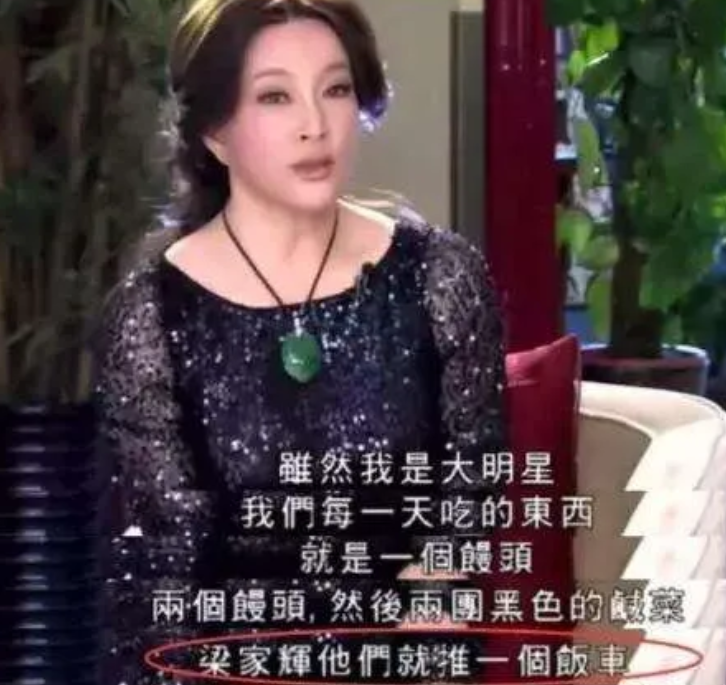 1983年，拍《火烧圆明园》时，刘晓庆饿的发晕，向剧务要吃的，剧务给了他一碗米饭
