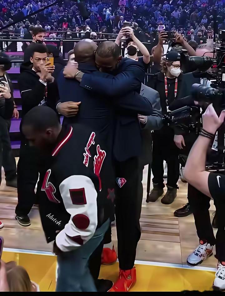 詹姆斯在乔丹时代打不出现在的统治力？放啥屁呢？能说出这话的感觉都不懂篮球。你要知