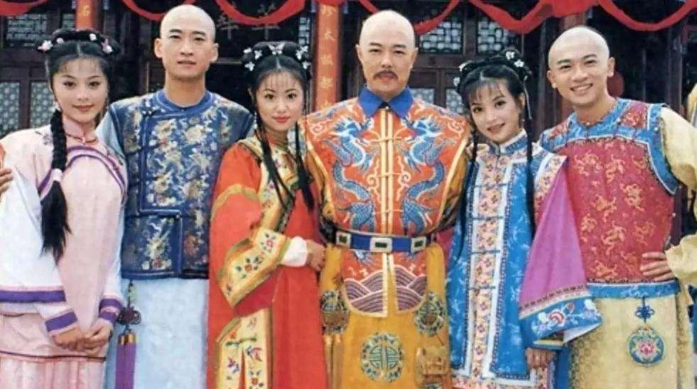 林心如成为金牌制片人后，很多人用小燕子来嘲笑林心如，说林心如演的紫薇是一个绿茶只
