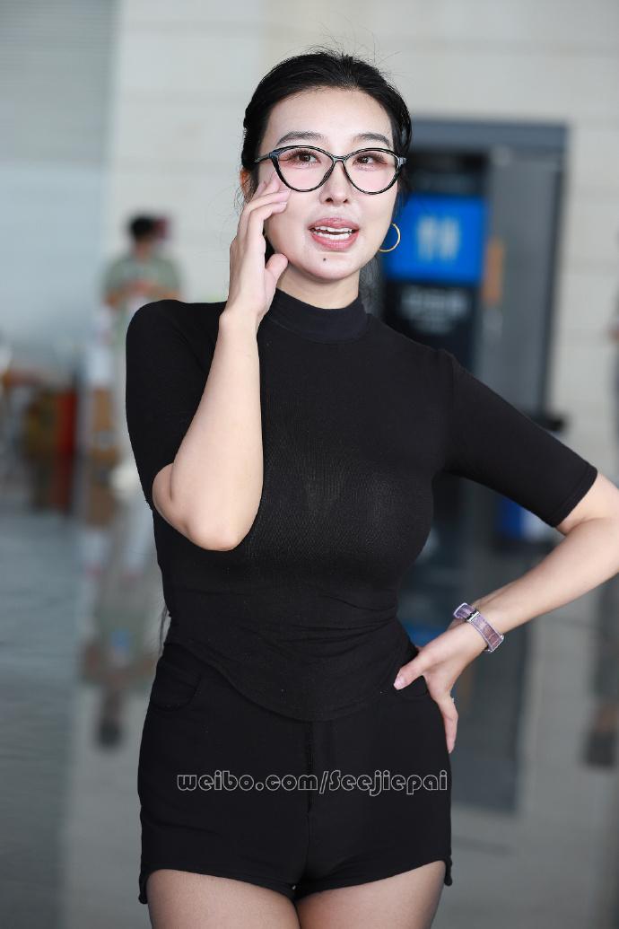 微胖才是天花板，这样的美女10分不过分叭时尚穿搭极品美女穿搭微胖女生时尚装