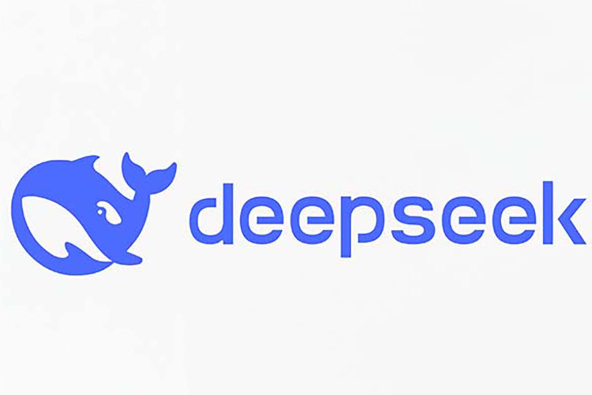 2025年初，DeepSeek核心团队仅约150人就做出了R1；截至2026年3月月活1.27亿、行