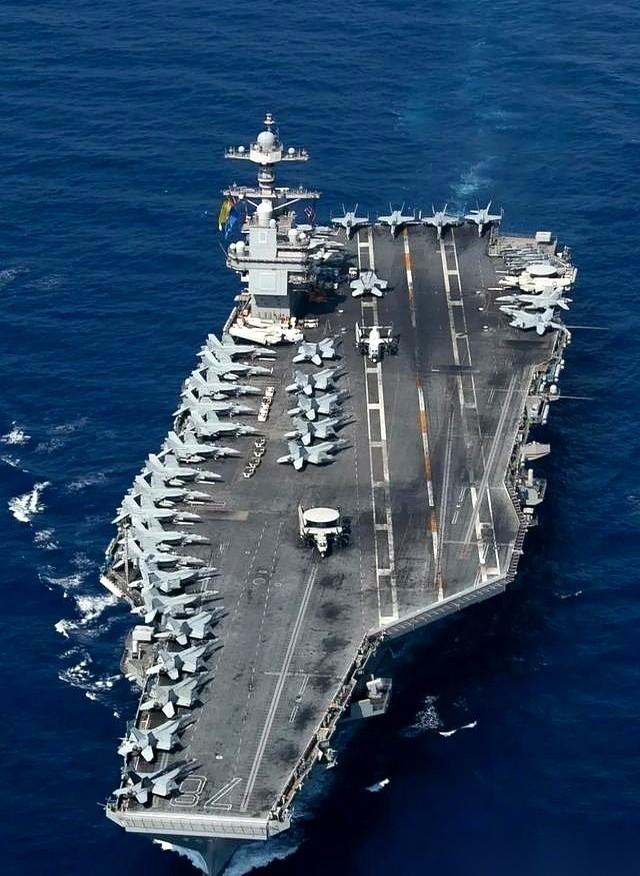 每天就吃三斤“饭”，就能让一座10万吨的钢铁城市，载着几千人，满世界狂奔。你没