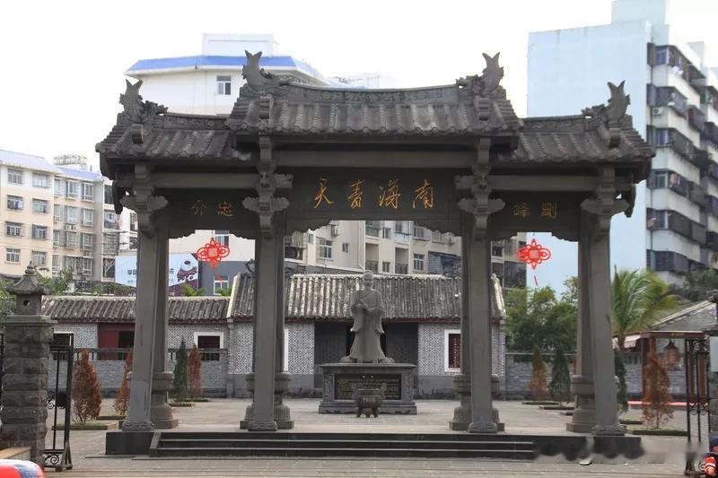 如今官员异地调任成为了主旋律，小圈子文化已经被高层有所警惕，而跨省任职有助于打破