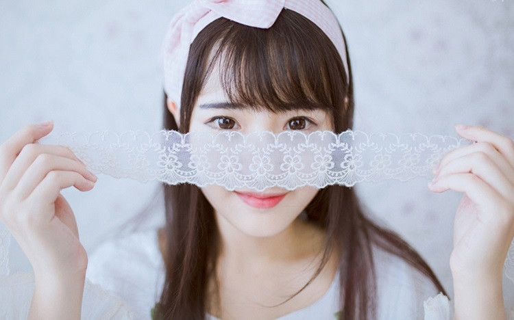 女人喜欢你，常见的几个表现：1、主动欲很强，什么事情都想告诉你，把你当成了她生