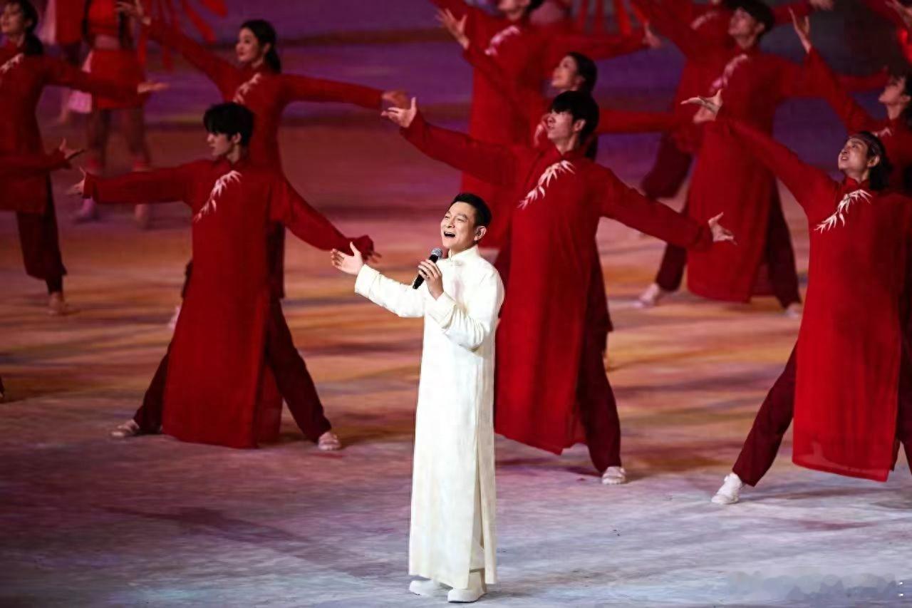 十五运开幕式演出阵容11月8日晚，十五运会开幕式文体展演阵容公布。11月9日晚