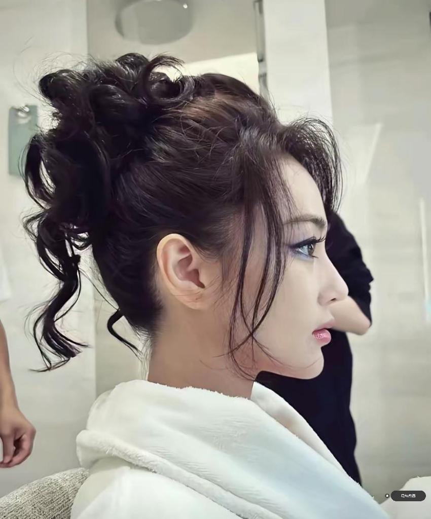 张馨予这侧颜美得一塌糊涂，建模脸就是长这样子也难怪她之前总招黑了，主要她长